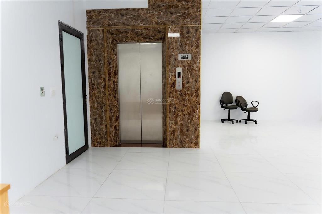Chu mẫu  cho thuê văn phòng tầng 2, 3, 4. dt 200m2/tầng, mt 9m, 15 triệu/tầng