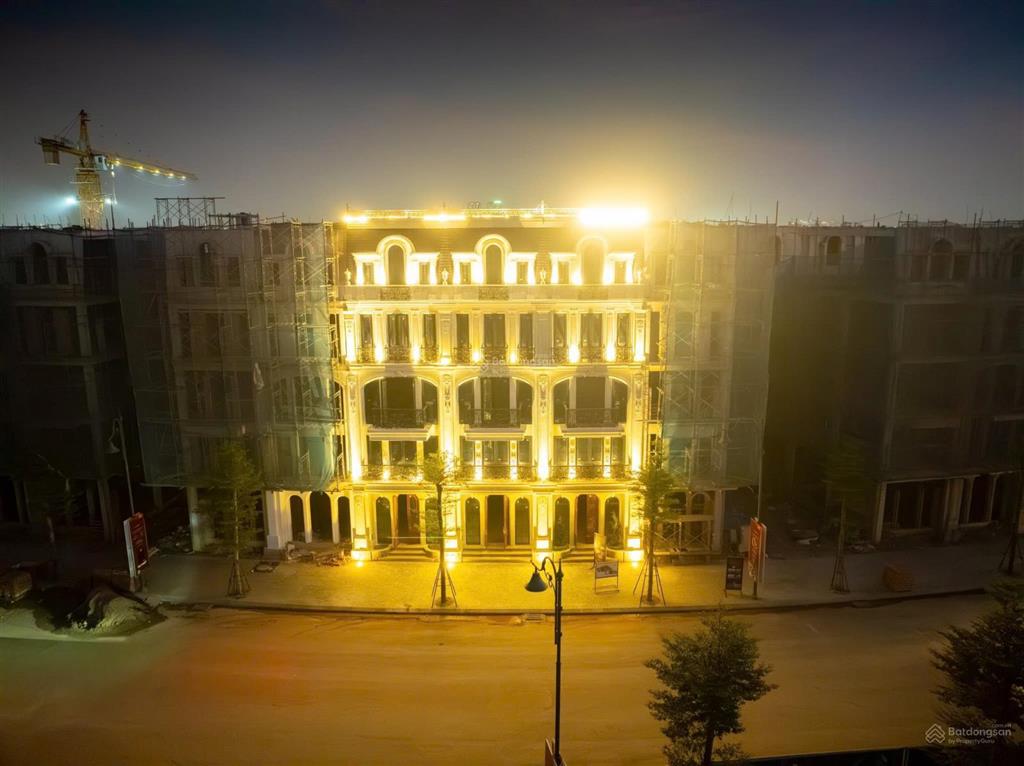 Em đang có duy nhất một căn 9,5 tỷ 50m2 tại phân khu century  noble tây thăng long.