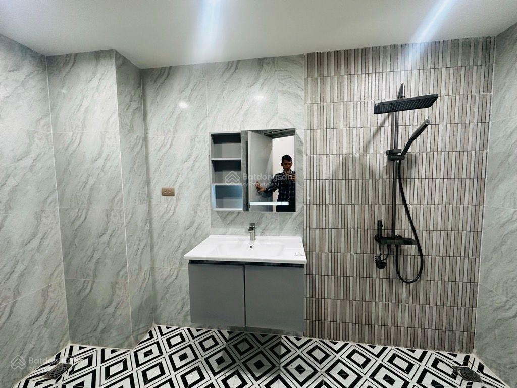 Bán nhà phân lô đền lừ 63/70m 5 tầng thang máy 14,8 tỷ oto đỗ cửa   0382 829 ***