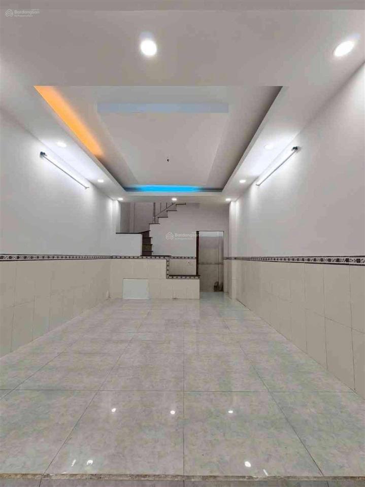 Kinh dương vương  bình tân  cách mặt tiền 10m  chỉ 3,x t, y diện tích 3,2 x 8,2m