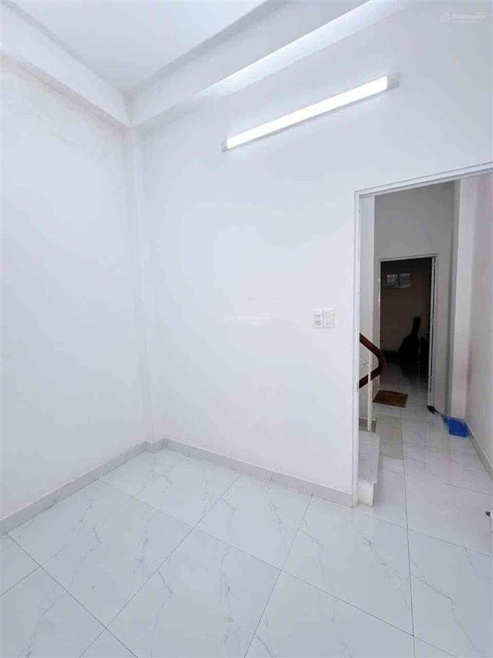 Nhà mới 4 tầng btct sát mặt tiền nguyễn thị nhỏ quận 5 nhỉnh 6 tỷ diện tích (3.1x10m).