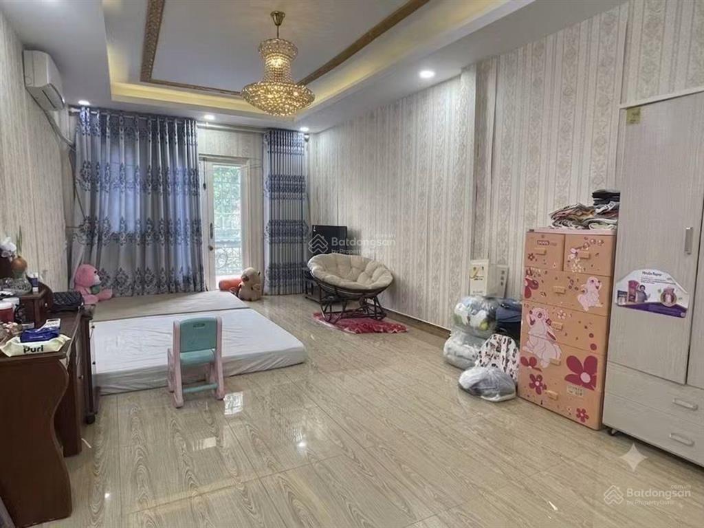 Hậu giang  quận 6 hẻm xe hơi đỗ cửa  chỉ 8.2 t,y
diện tích 4m x 17m