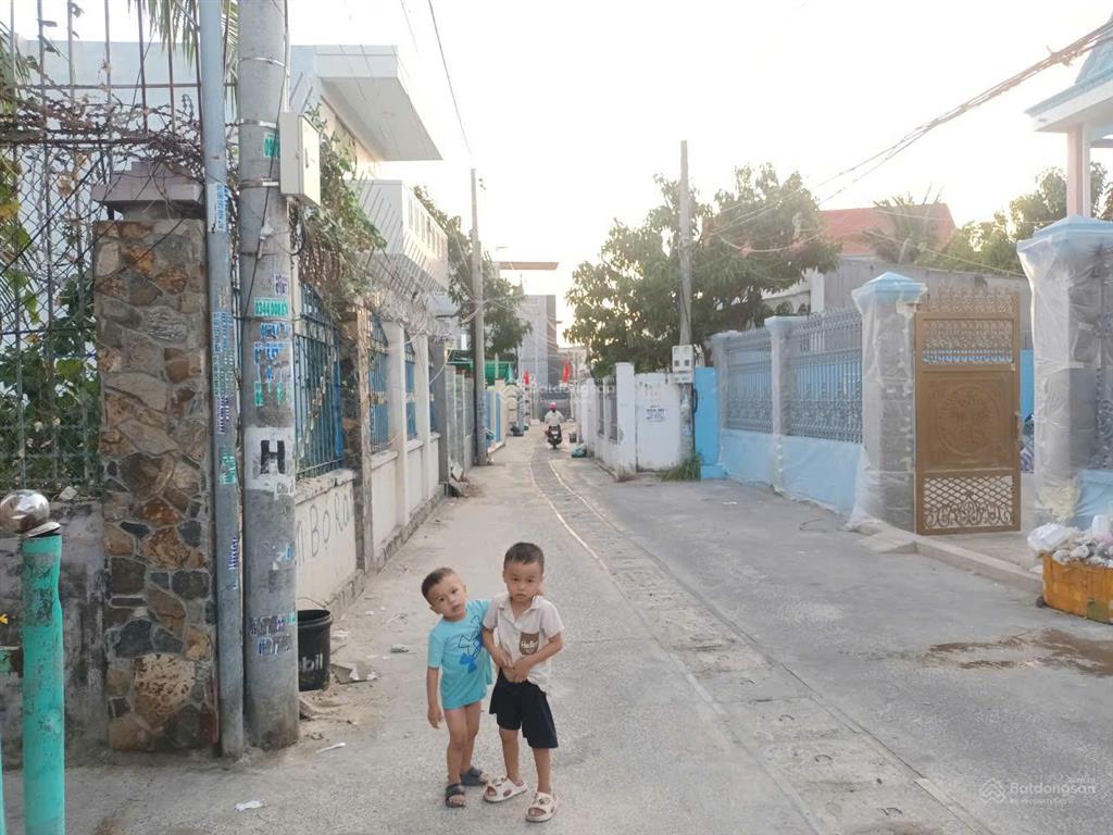 Bán nhà riêng tại xã long cách biển 1km, lô góc 4 mặt tiền diện tích 66,6m2 full thổ cư.