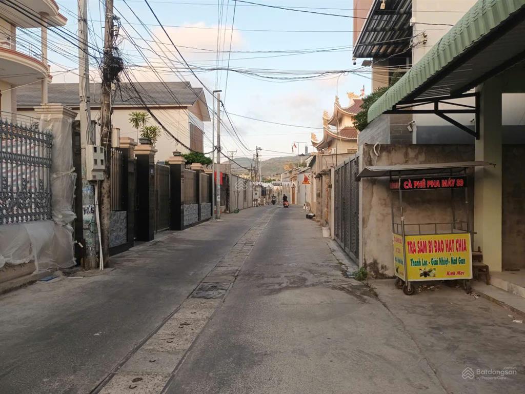 Bán nhà riêng tại xã long cách biển 1km, lô góc 4 mặt tiền diện tích 66,6m2 full thổ cư.