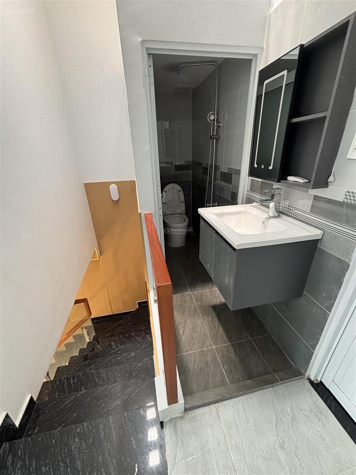 Bán nhà phan đăng lưu. phường 3. quận phú nhuận. 4 x 11m. 2 lầu nhà mới. giá 8.2 tỷ phí mg 1%