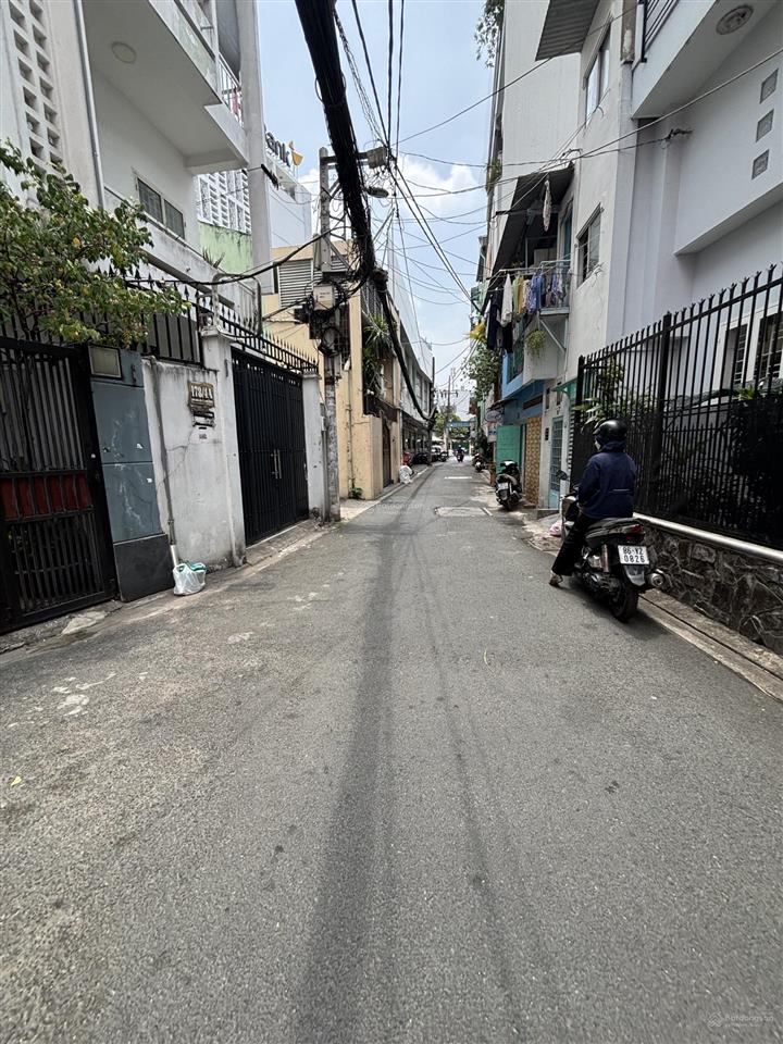 Bán nhà phan đăng lưu. phường 3. quận phú nhuận. 4 x 11m. 2 lầu nhà mới. giá 8.2 tỷ phí mg 1%