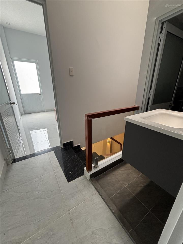 Bán nhà phan đăng lưu. phường 3. quận phú nhuận. 4 x 11m. 2 lầu nhà mới. giá 8.2 tỷ phí mg 1%