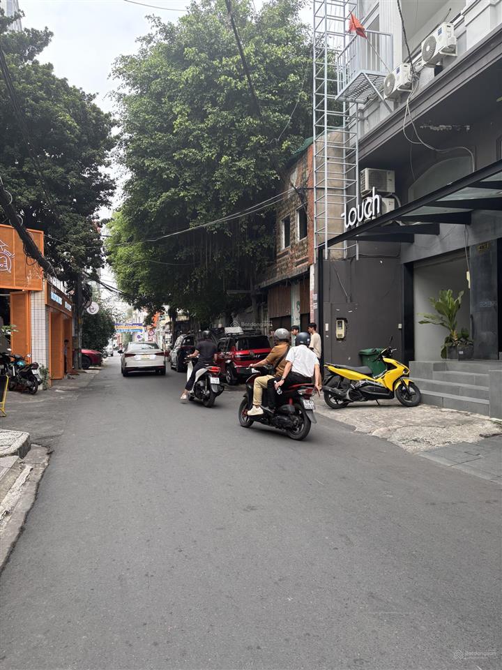 Biệt thự lam sơn, phường 6, quận bình thạnh. dt  7.5 x 16m. 1 trệt 2 lầu sân thượng. giá 27.9 tỷ