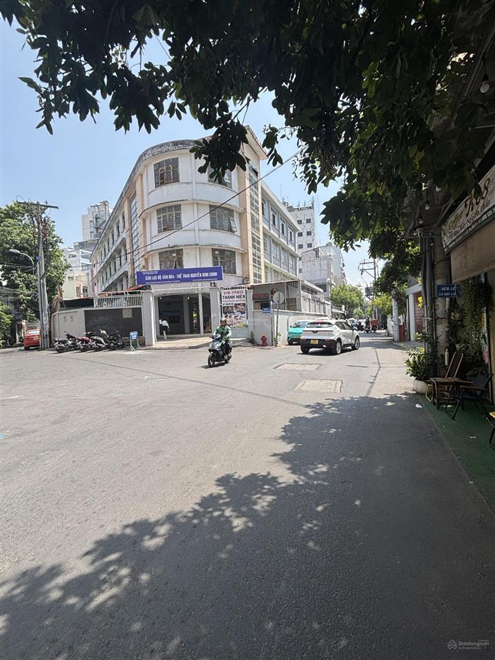 Bán nhà mặt tiền ngay nguyễn văn trỗi. p11. phú nhuận. 6.1 x 10m. 1 trệt 3 lầu. giá 15 tỷ tl