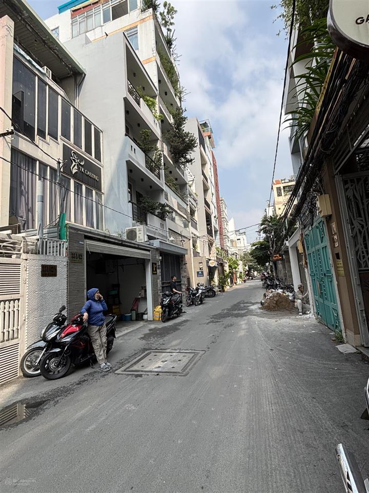 Bề ngang rộng 8m huỳnh văn bánh. phường 12. phú nhuận. 1 trệt 6 lầu. dt  8.4 x 15m. giá 23.9 tỷ tl