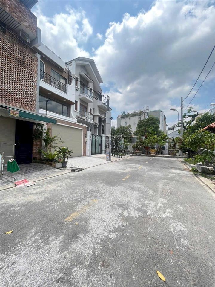 Bán đất góc 3 mặt tiền công viên sau lưng tttm gigamall