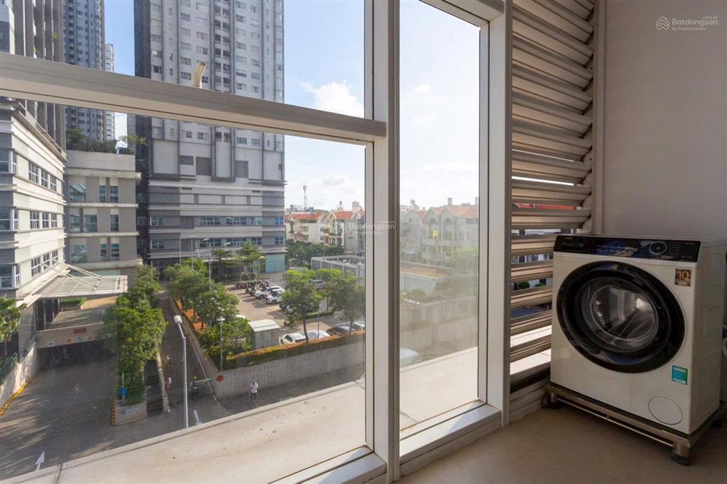 Bán gấp căn hộ 43m2 sổ hồng sẵn, có ban công, nhà mới, giá chỉ 4tỷ2  0937 781 ***