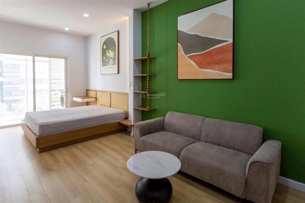 Bán gấp căn hộ 43m2 sổ hồng sẵn, có ban công, nhà mới, giá chỉ 4tỷ2  0937 781 ***