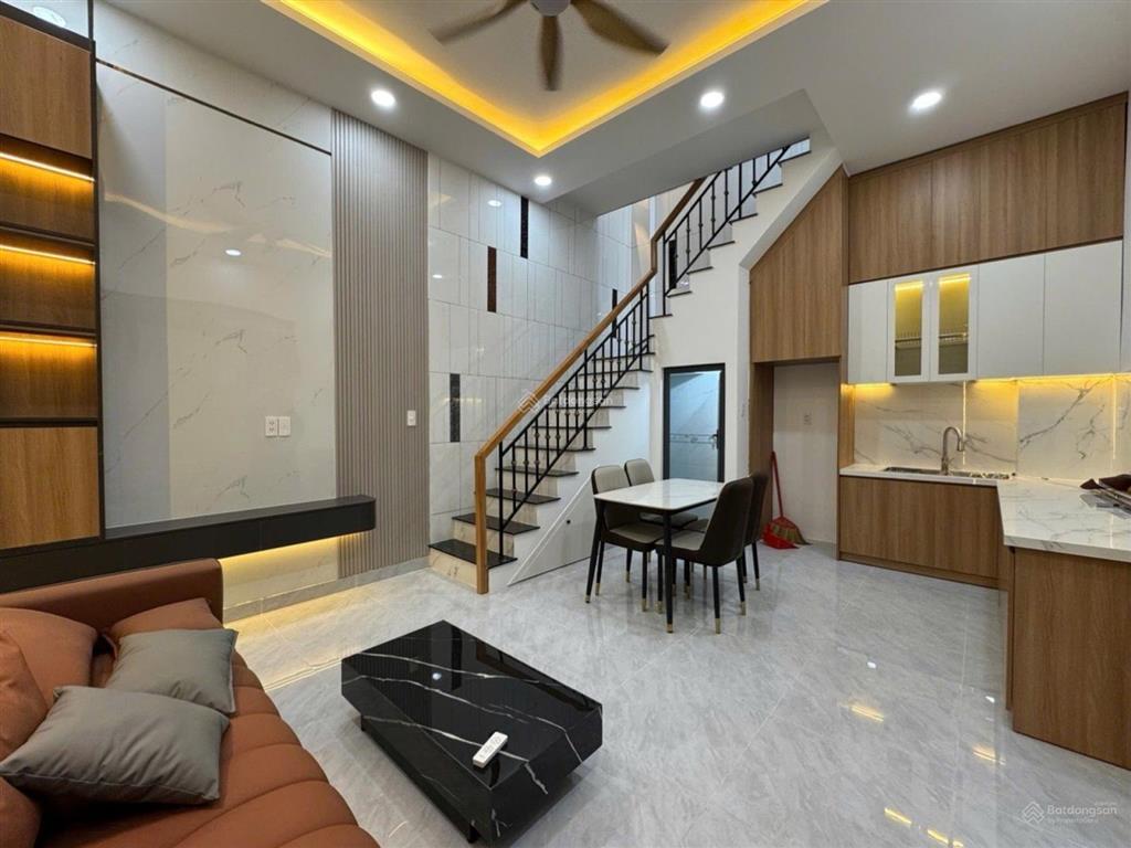 Nhà đẹp 2 tầng  gần hoàng trọng mậu  ngang đẹp 5m  sổ hồng riêng hc  chỉ nhỉnh 4 tỷ