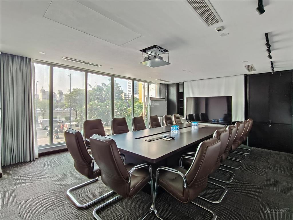 [siêu phẩm 778m2] cho thuê vp full nội thất cao cấp  mt bến vân đồn  có chia nhỏ diện tích