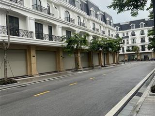 Cần bán liền kề diện tích 82,5m2 . mặt tiền 5,5m
vị trí trung tâm dự án