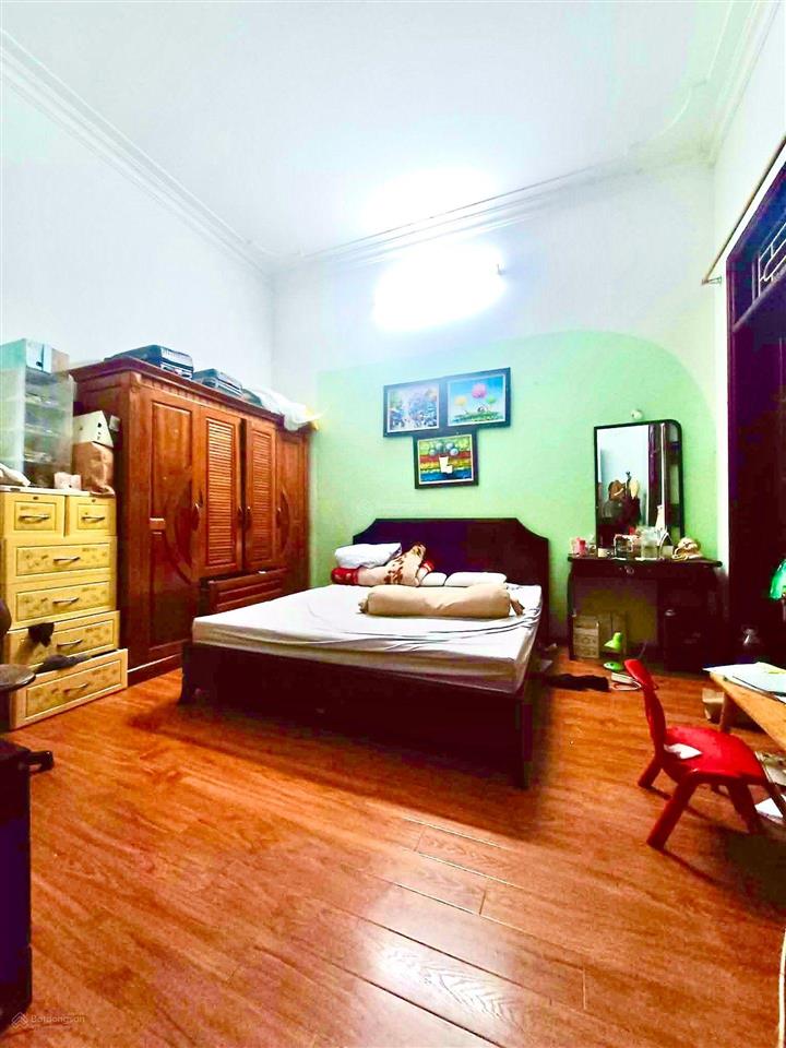 Trung tâm tây hồ bán đất dt 120m2 tặng nhà 3 tầng xây ccmn đẹp chia 2 lô
