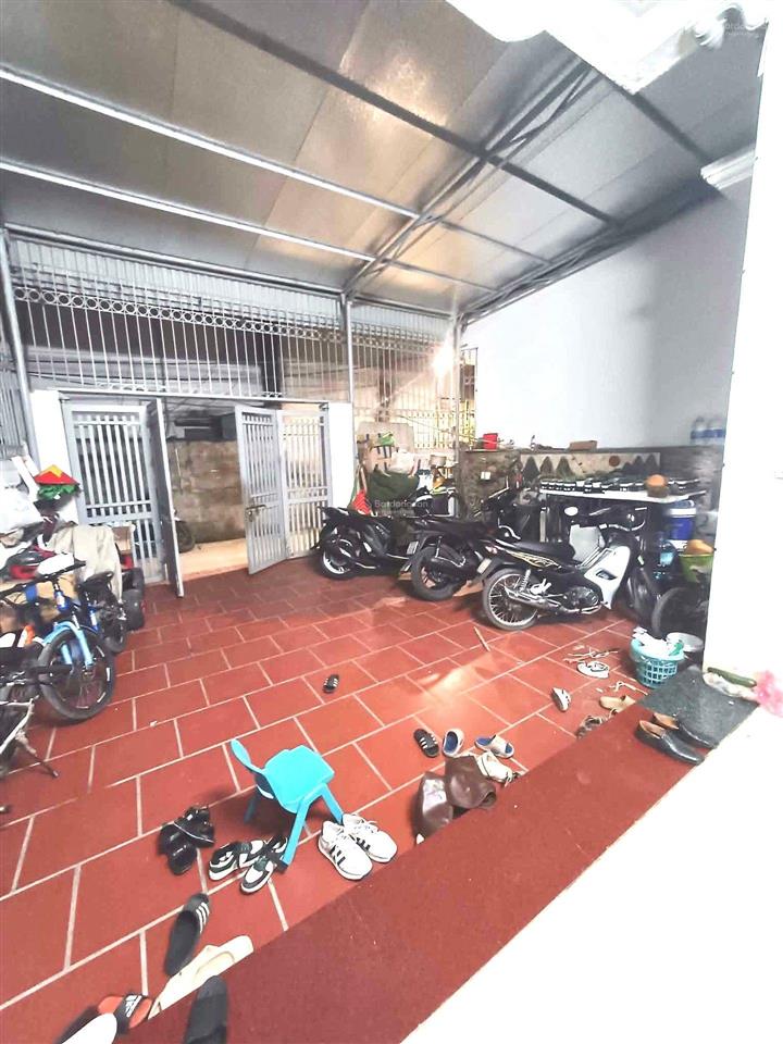 Trung tâm tây hồ bán đất dt 120m2 tặng nhà 3 tầng xây ccmn đẹp chia 2 lô