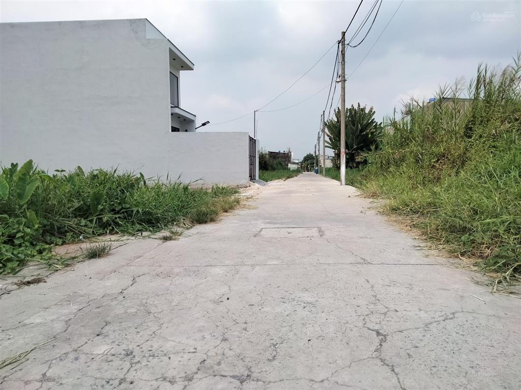 Bán đất thổ cư 5x23m  113m2 xây dựng tự do  ra đường bình mỹ, kênh xanh