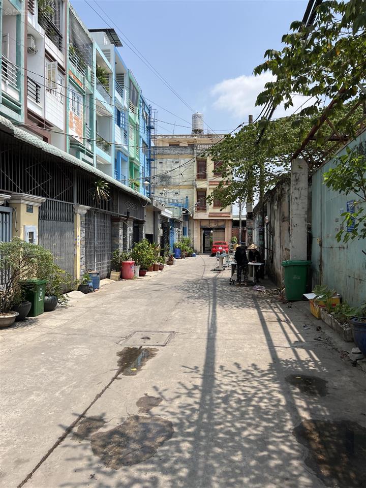 Nhà đẹp ở ngay  5 tầng  hxt giáp ql22  ngay ngã tư trung chánh q12  chỉ 5,6tỷ (tl)