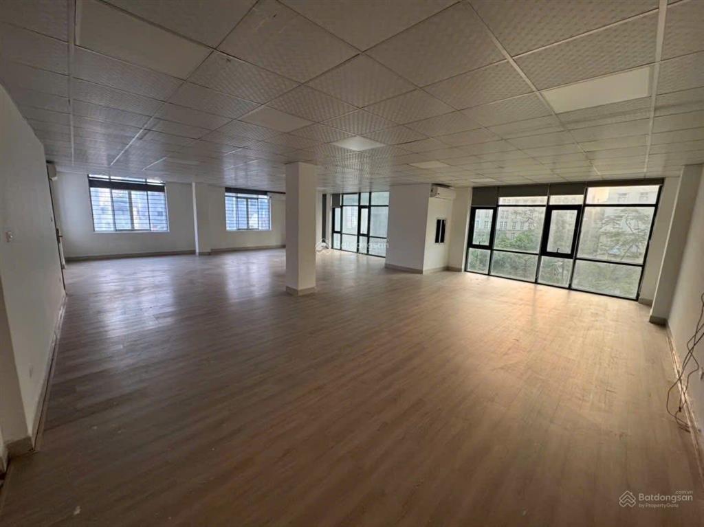 Cho thuê văn phòng mặt đường mễ trì 130m2  đối diện tttm the garden | giá 25tr