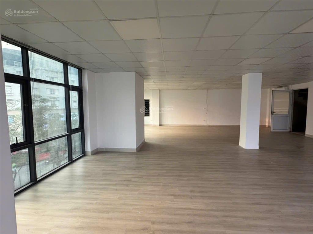 Cho thuê văn phòng mặt đường mễ trì 130m2  đối diện tttm the garden | giá 25tr