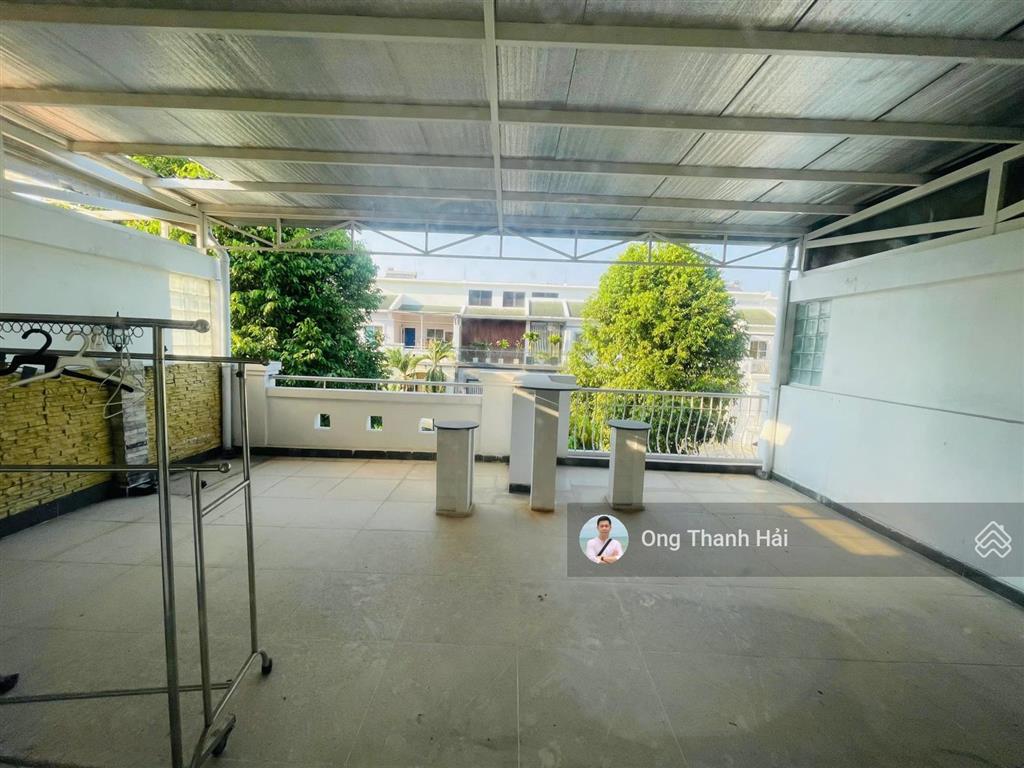 Cho thuê nhà phố tại phú mỹ hưng, diện tích sử dụng hơn 300m2 luôn sân, dt đất 126m2 (7x18) nhà đẹp