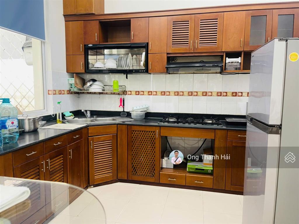 Cho thuê nhà phố tại phú mỹ hưng, diện tích sử dụng hơn 300m2 luôn sân, dt đất 126m2 (7x18) nhà đẹp