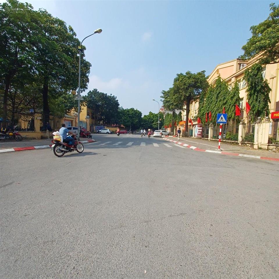 Bán đất phố hoàng quốc việt kinh doanh đỉnh.