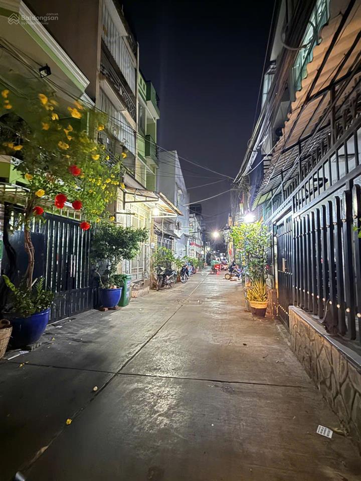 Bán gấp nhà 40m2, 3pn, tại chiến lược, giá siêu hời 4,9 tỷ