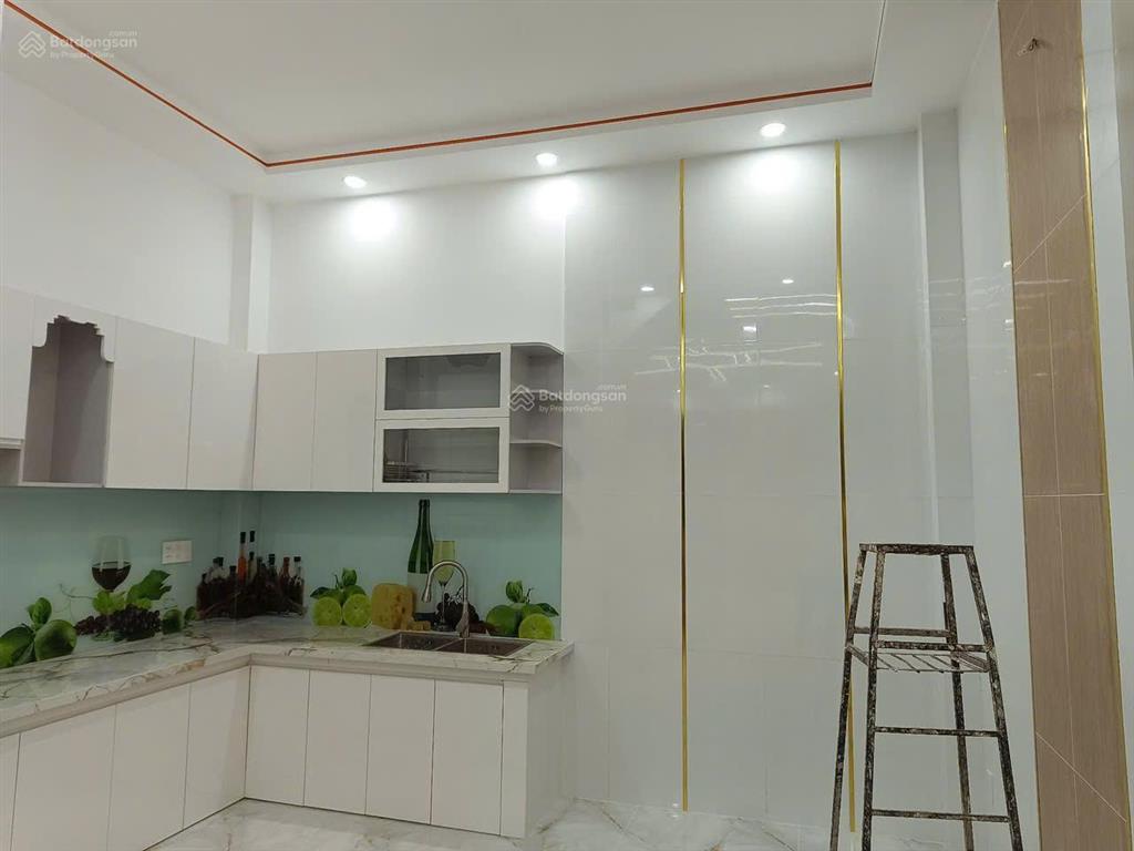 Nhà đẹp mới xây 4pn  hẻm 3,5 thông tứ phía