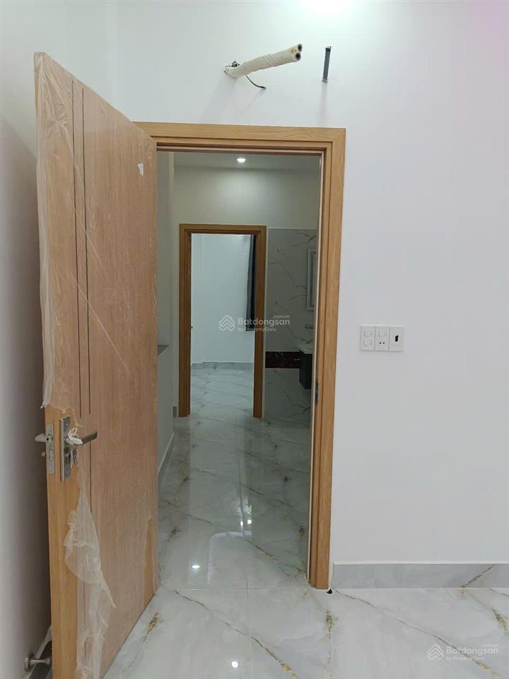 Nhà đẹp mới xây 4pn  hẻm 3,5 thông tứ phía