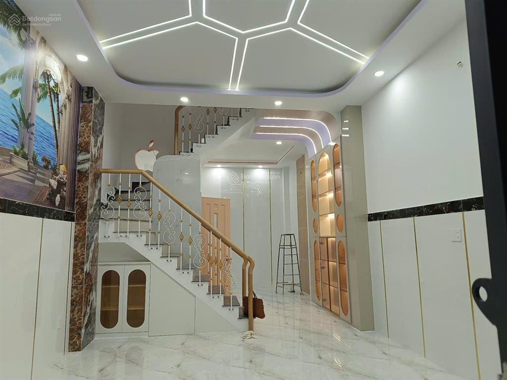 Nhà đẹp mới xây 4pn  hẻm 3,5 thông tứ phía