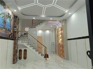 Nhà đẹp mới xây 4pn  hẻm 3,5 thông tứ phía