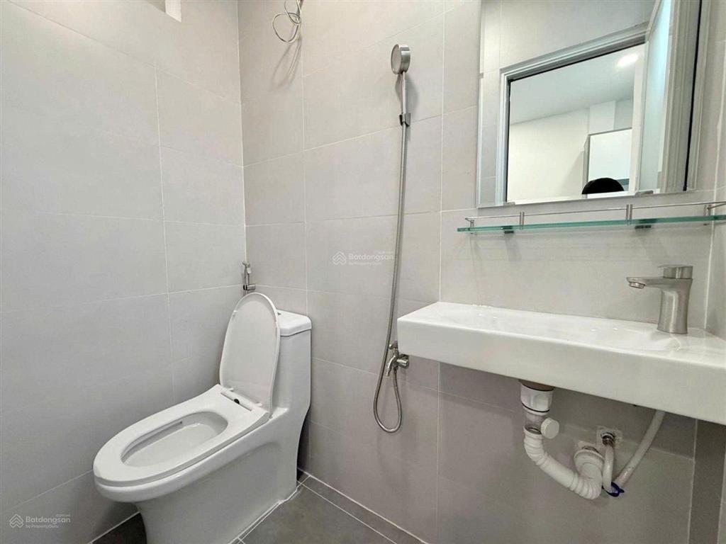 Bán ch thang bộ tầng 2  chung cư chợ hoa đầm sen