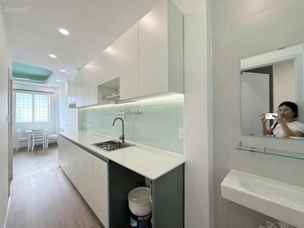 Bán ch thang bộ tầng 2  chung cư chợ hoa đầm sen