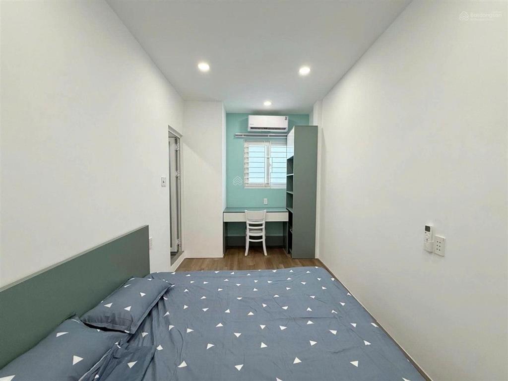 Bán ch thang bộ tầng 2  chung cư chợ hoa đầm sen