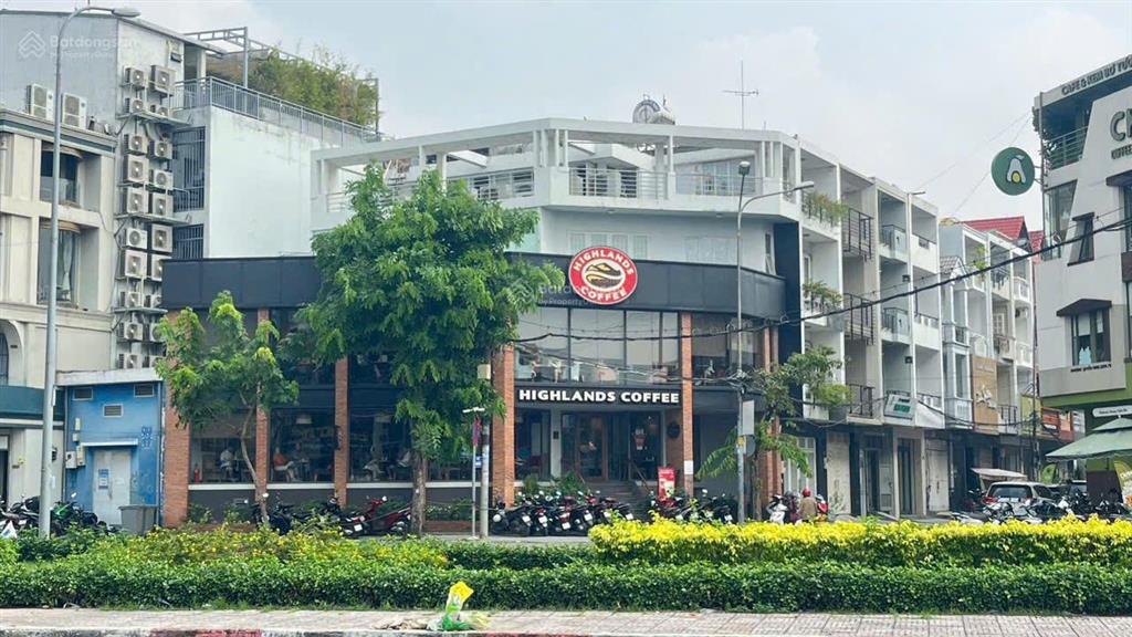 Cho thuê nhà góc 2 mặt tiền hoa hồng  nguyễn công hoan, quận phú nhuận