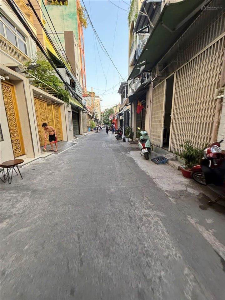 Hiếm ! nhà ngay tân quý tân phú  2 tầng 2 phòng ngủ  giá 2,3 tỷ