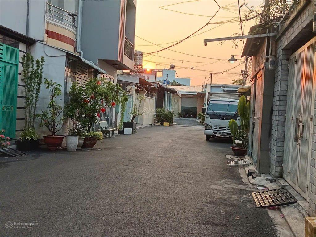 * hòa bình  tô hiệu  hxt 7m ra vào thoải mái  75m2  4 tầng 4 pn rộng rãi  chỉ 6,95 tỷ