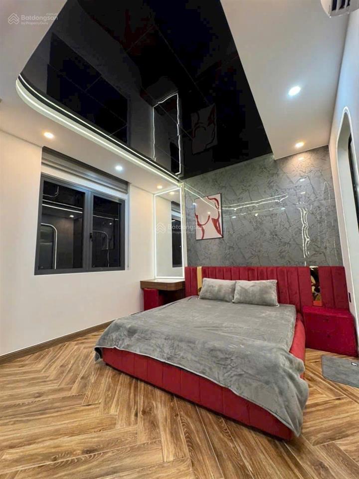 Hàng hiếm gần hàng xanh. nhà 34m2 hẻm oto bạch đằng xây 1 trệt 3 lầu. sổ sẵn, kẹt bán 2 tỷ 160