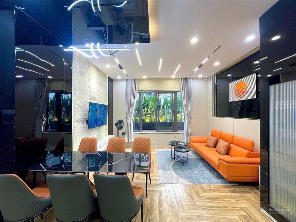 Hàng hiếm gần hàng xanh. nhà 34m2 hẻm oto bạch đằng xây 1 trệt 3 lầu. giá chỉ 2 tỷ 360, sổ sẵn