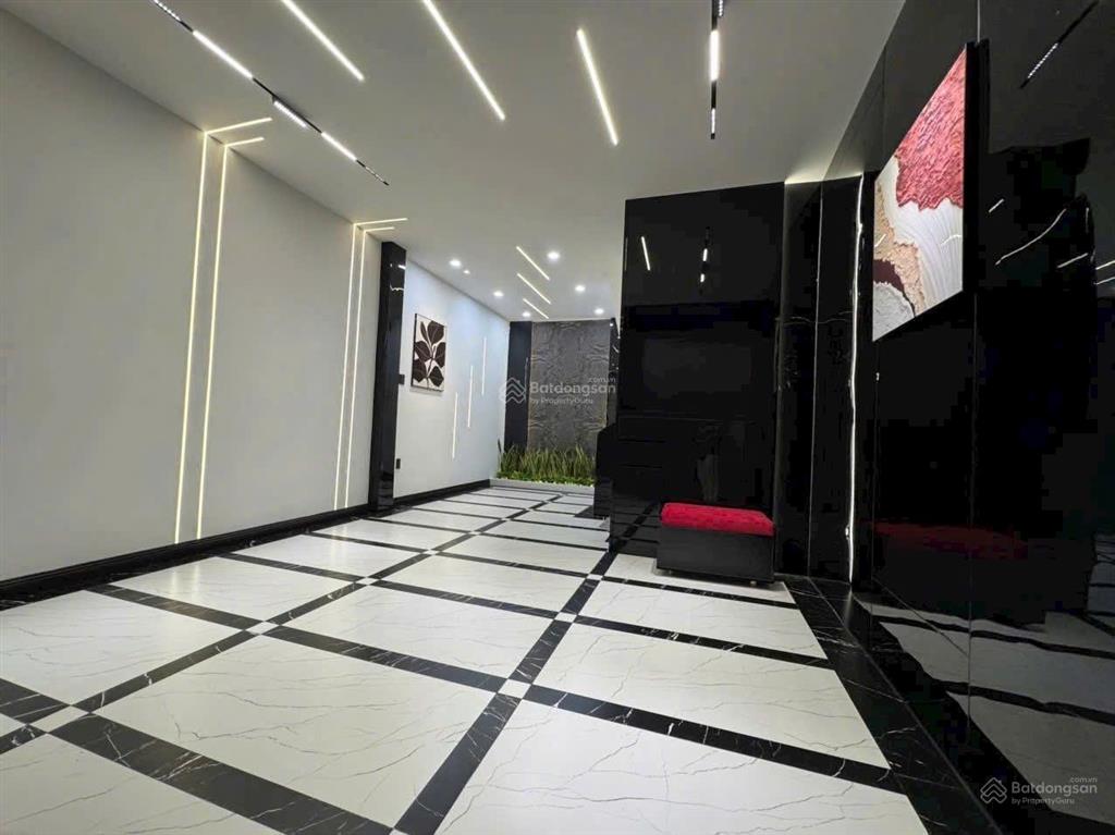 Hàng hiếm gần hàng xanh. nhà 34m2 hẻm oto bạch đằng xây 1 trệt 3 lầu. giá chỉ 2 tỷ 360, sổ sẵn