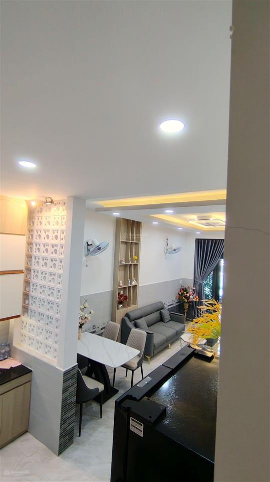 Nhà đẹp 4 tầng dt 4 x 13m  hxh  ngay vincom gò vấp  7.85 tỷ