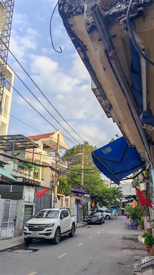 Bán nhà 3 tầng  chiều ngang hơn 5m  lê quang định, q. bình thạnh  nhỉnh 7 tỷ