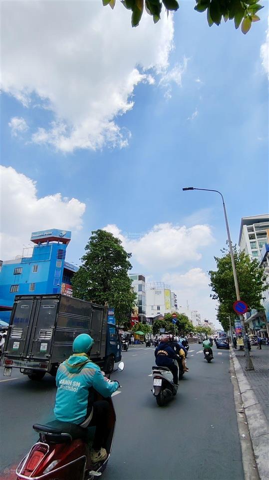 Bán nhà 3 tầng  ngang gần 5m  khu vực đ.phan đăng lưu, q.bình thạnh  nhỉnh 6 tỷ