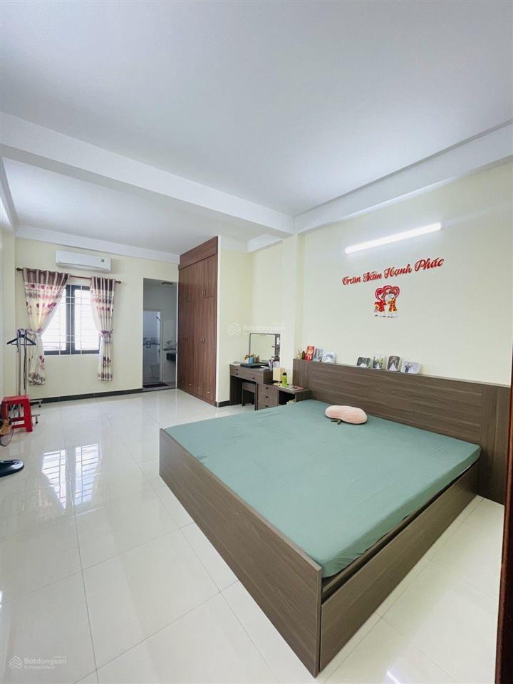 Chỉ 8 tỷ 2 tl  mt đường nhựa 8m có lề ngay chợ tân hương  dt 4x22  5 tầng.