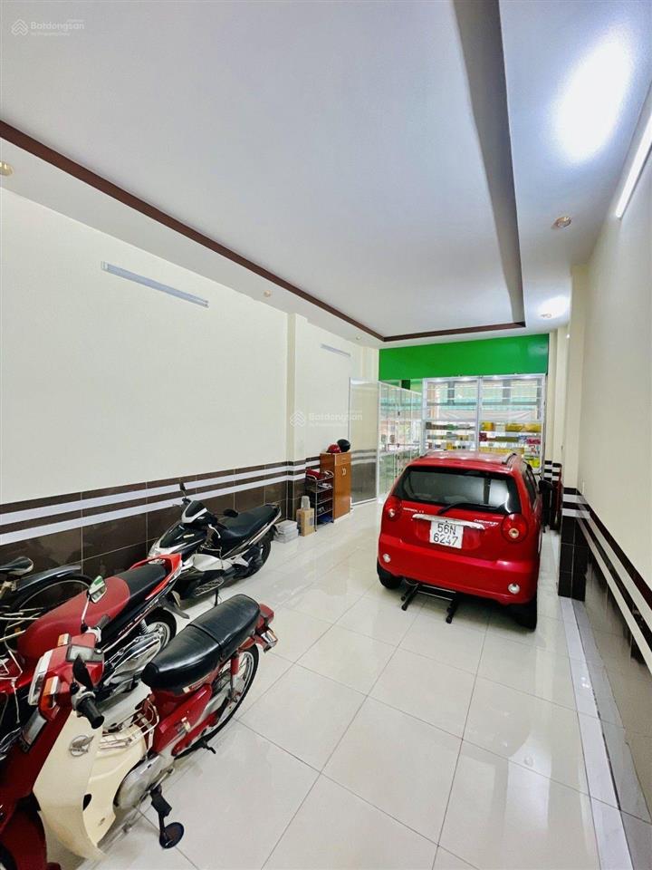 Chỉ 8 tỷ 2 tl  mt đường nhựa 8m có lề ngay chợ tân hương  dt 4x22  5 tầng.