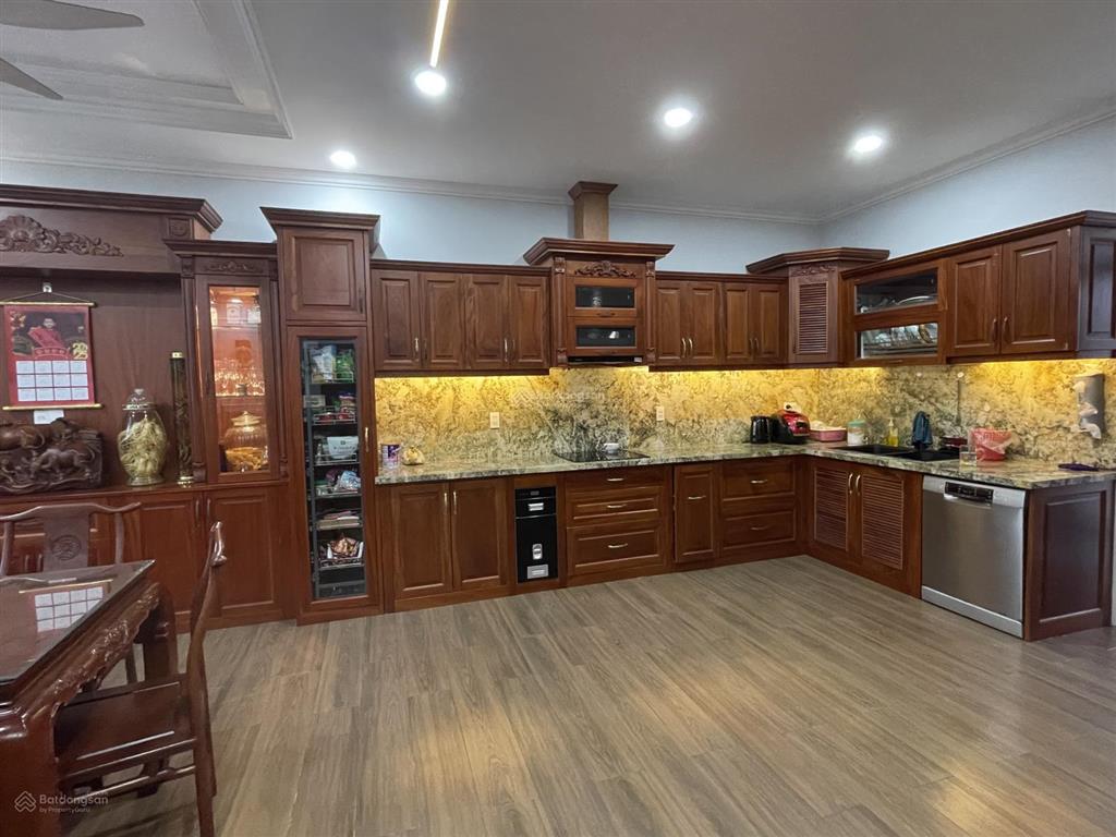 Bán nr tại 49 vinhomes grand park, 28,5 tỷ, 144m2, chính chủ, uy tín