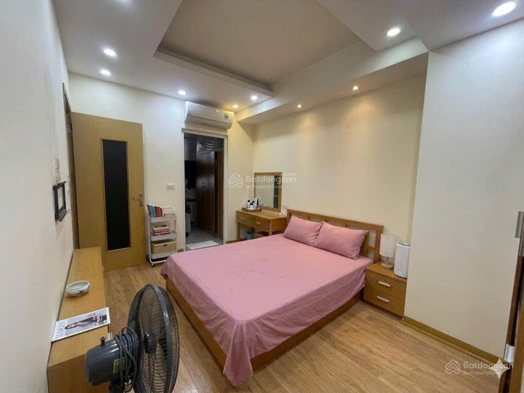 Chính chủ cho thuê căn hộ 2 ngủ  1 phòng làm việc tại oct5a resco cổ nhuế